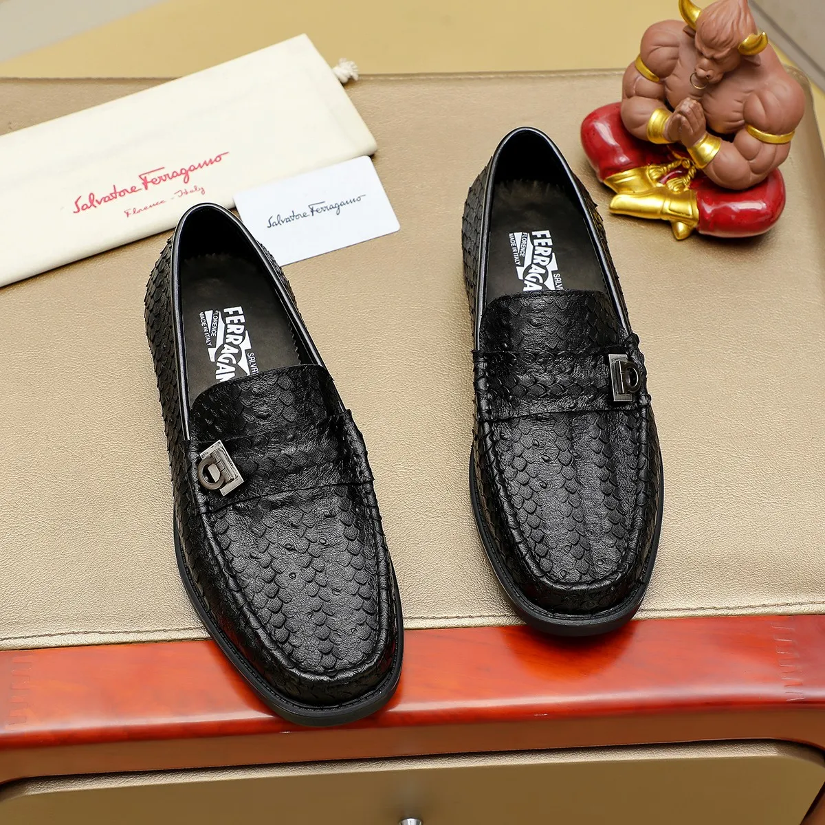 Men's shoes 💰500 Ferragamo [Ferragamo] top imported suit men's shoes 💯Original copy of the official website, product materials: selected imported embossed calfskin + luxury hardware buckle accessories ~ imported water-dyed cow 🐂 leather lining. Strong three-dimensional visual effect, original combination outsole, multiple colors available😘 Size: 38-44 (.45.46. Customized)